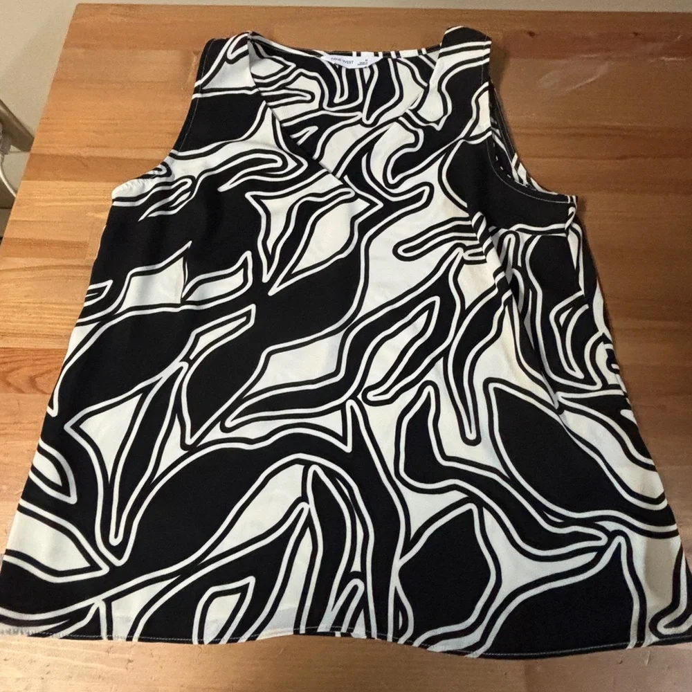 Nine West Essential V-Neck Women’s Blouse- Black and White Pattern- Size Medium - Picture 5 of 5